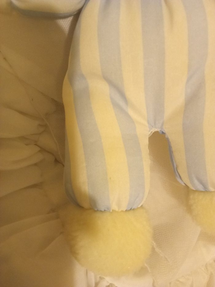 lapin  blanc et bleu clair Pampers  doudou   Peluche   tête blanche corps bleu blanc vintage rayé rayures nez bleu clair - photo numéro 5