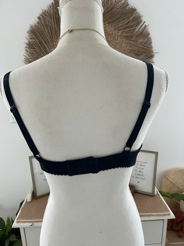 Soutien gorge Darjeeling plumetis et dentelle noire taille 90D - photo numéro 4