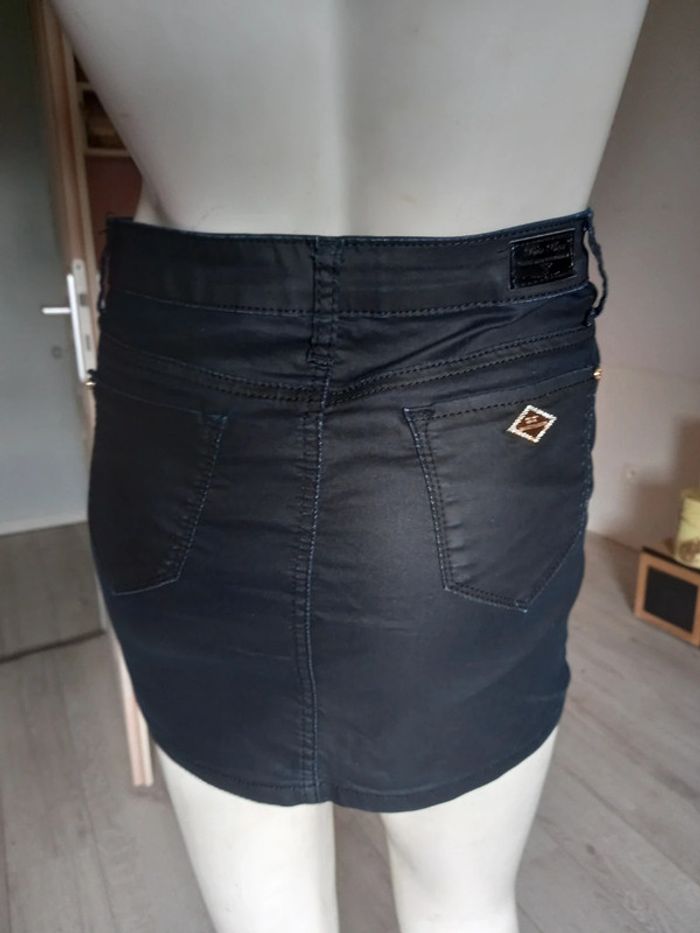 Mini jupe noire satinée taille 34 - photo numéro 6