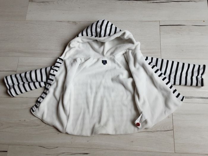Vêtement bébé fille gilet rayé bleu marine et blanc à capuche Terre de marins 23 mois 2 ans - photo numéro 4