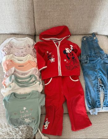 Lots de vêtements fille 12 mois 