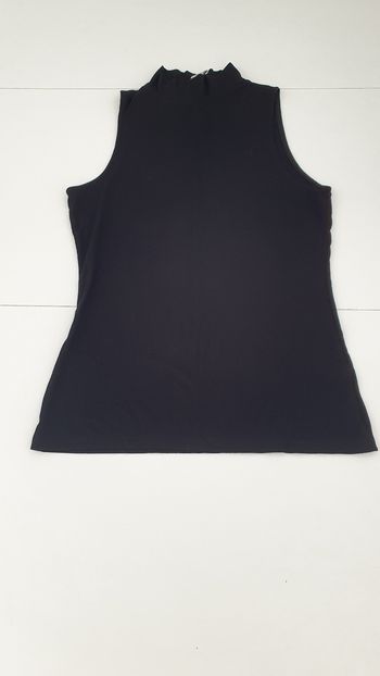 Haut noir cottelé en S