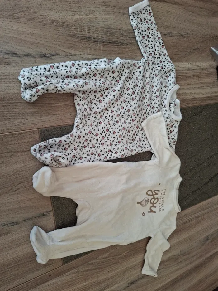 Lot deux pyjamas 1 mois