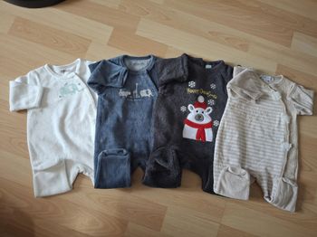 Lot 4 pyjamas