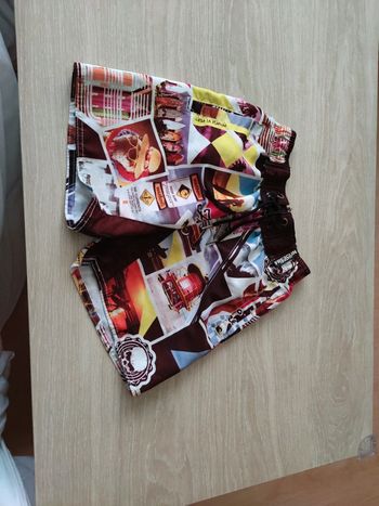 Short de bain freegun surf taille 4/5 ans