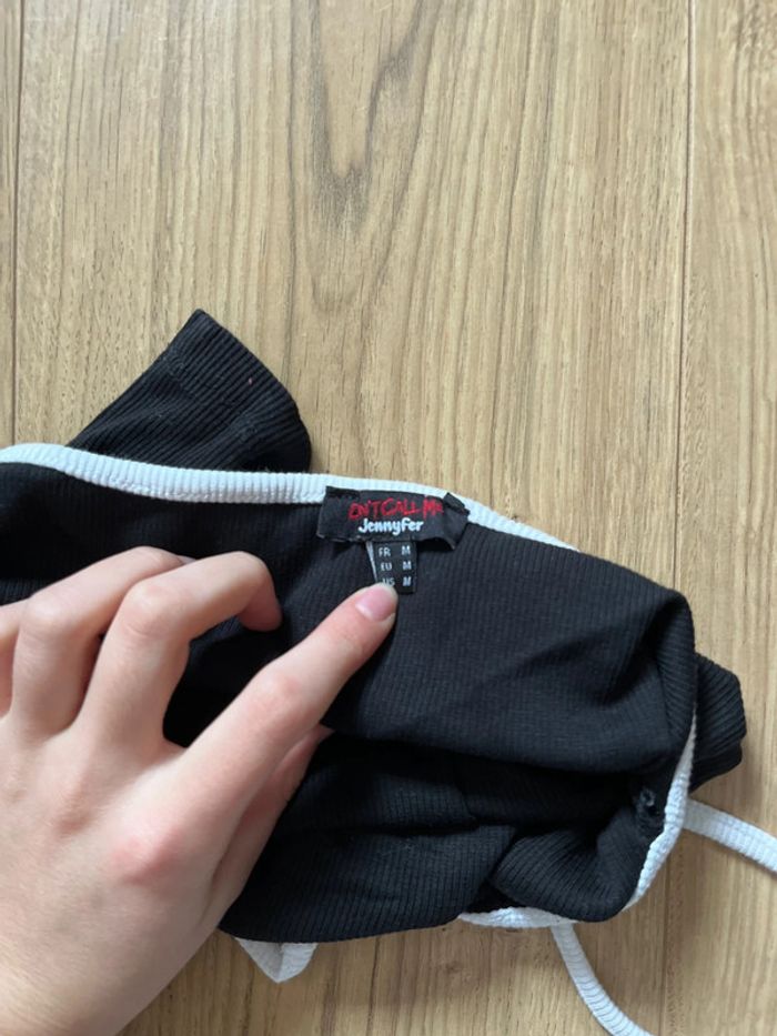 top dos nu avec détail fleur - photo numéro 4