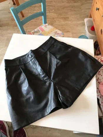 Short effet cuir noir 40