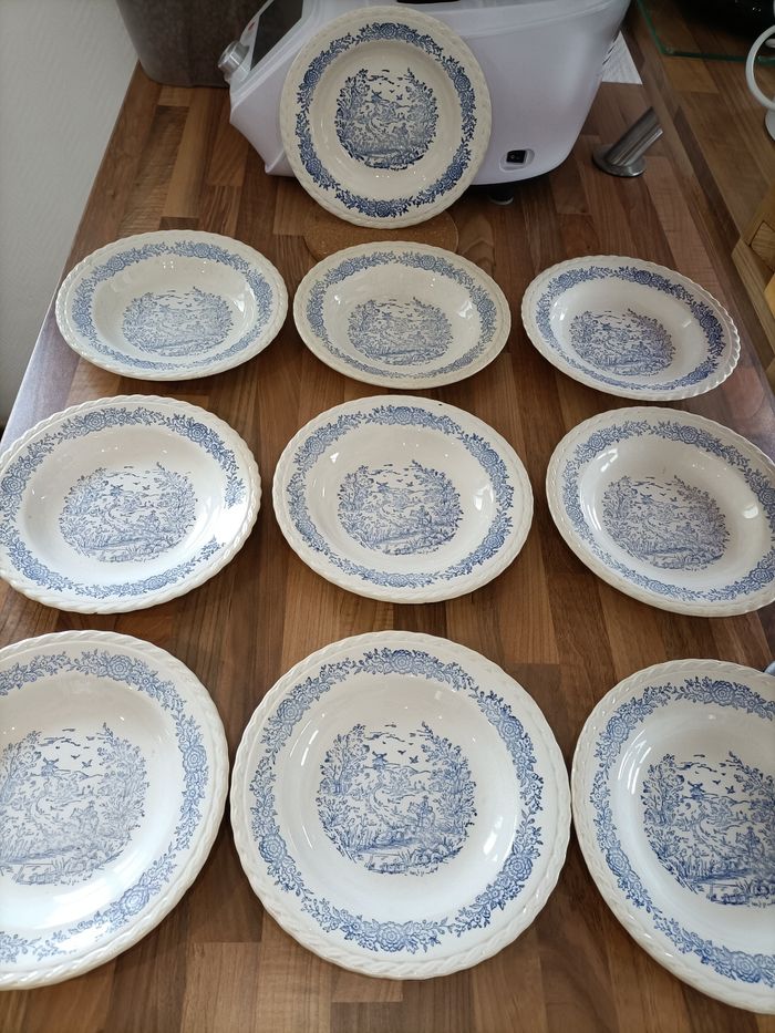 Lot 10 assiettes Vintage marque Don Quichotte Wembley