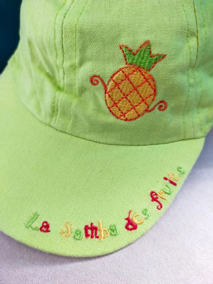 Casquette bébé vert citron – broderies fruits & texte coloré - photo numéro 3
