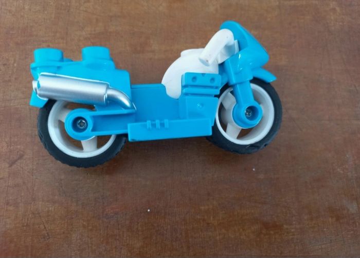 Moto de police Lego Duplo - photo numéro 5