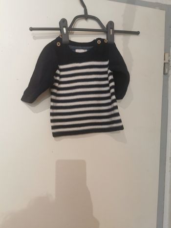 Pull tape à l oeilt 3 mois 