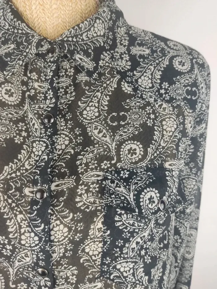 Chemise boutonnée manches longues transparente motif paisley noir et blanc taille XL DDP - photo numéro 4