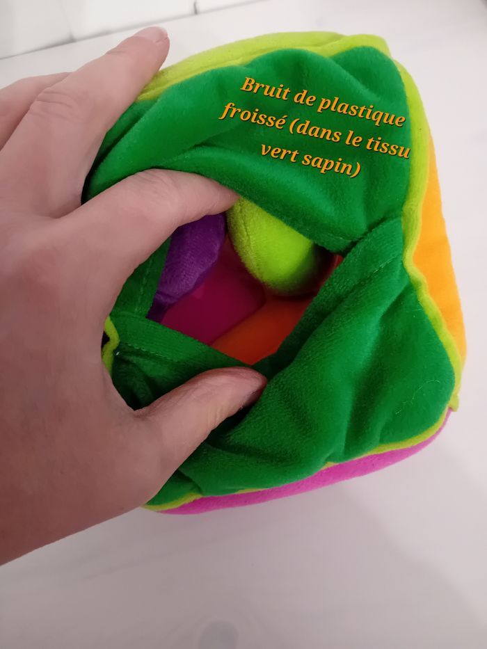Cube  d'éveil en peluche - photo numéro 2