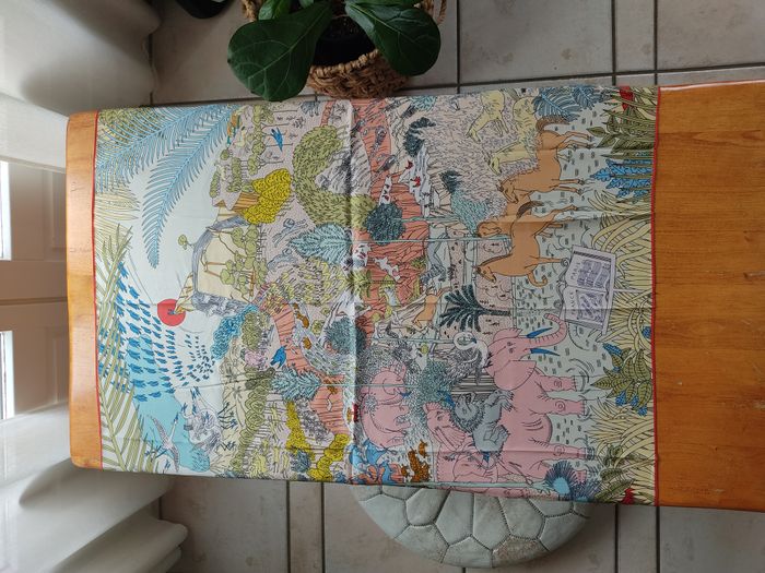 Foulard 90 animaux dans la forêt rose