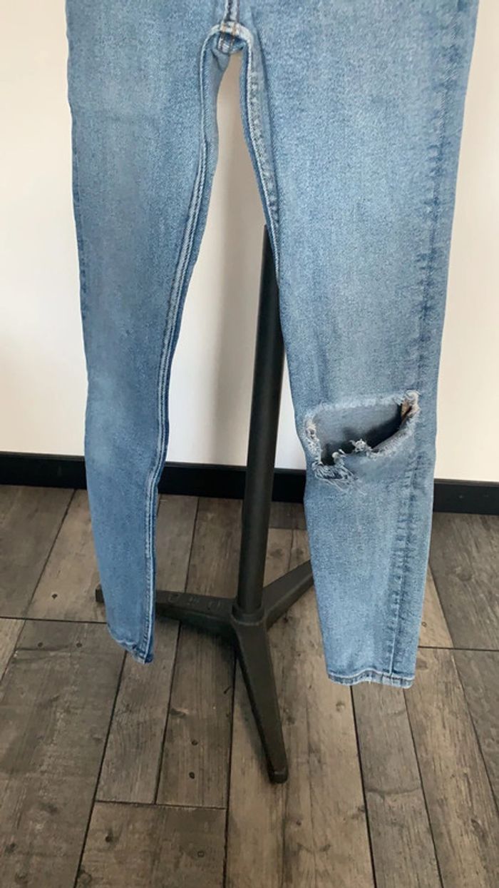 Jeans serrée - photo numéro 2