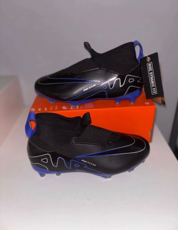 Baskets Foot Nike P.35,5 Neuves