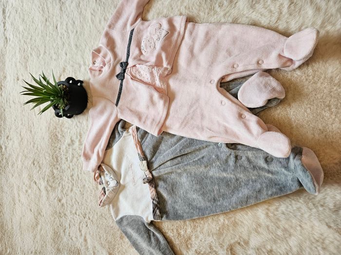 🌟 Pierre Cardin / Bidibimbo - lot de 2 pyjamas 1 pièce - Taille 1/3 mois - photo numéro 2