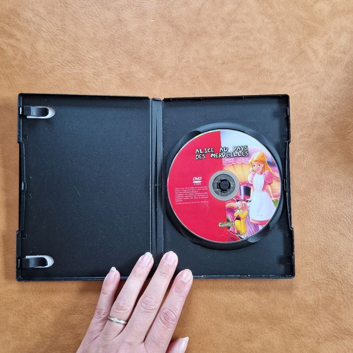 DVD Alice aux pays des merveilles - photo numéro 2