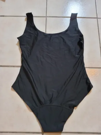 Maillot de bain 1 pièce noir Main fabric taille M nylon & spandex