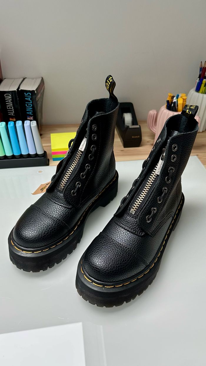 Dr. Martens Sinclair neuves – Taille 40 (taillent petit) - photo numéro 2