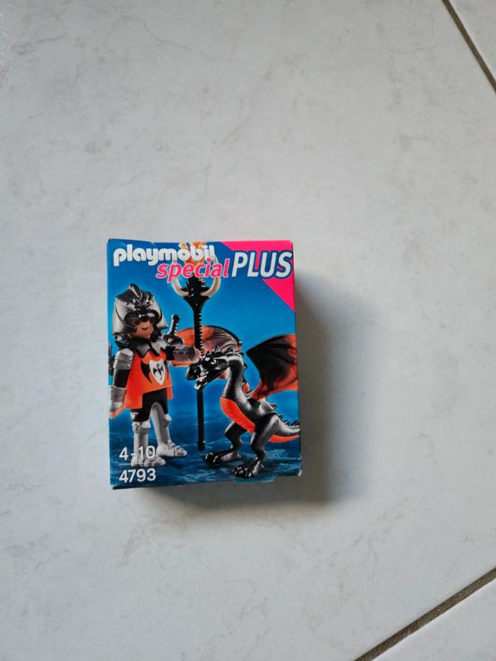 Playmobil 4793 guerrier et petit dragon Neuf u32