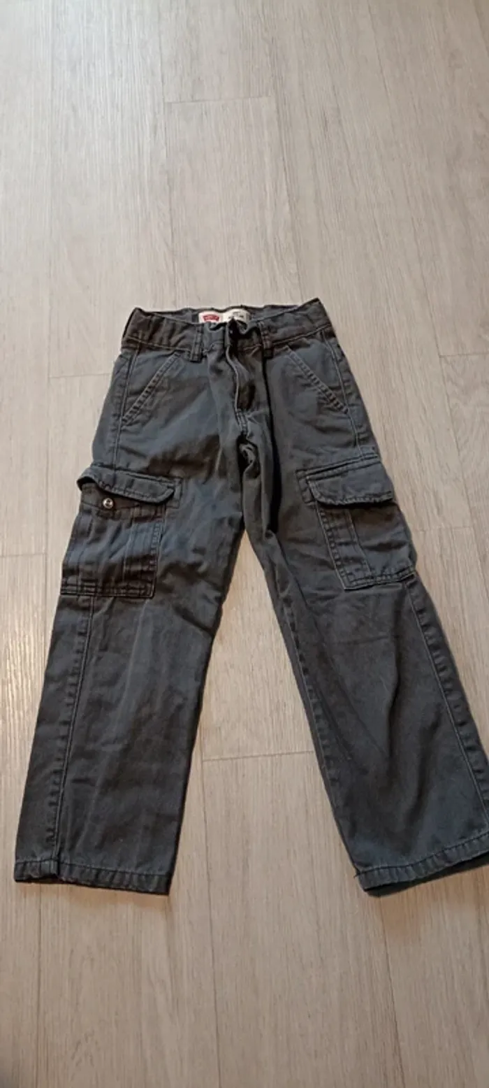 Pantalon Levis taille 5-6 ans