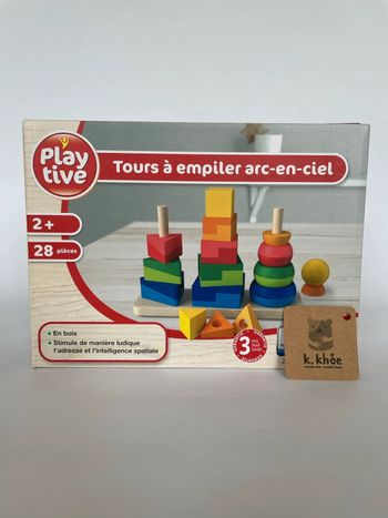 Tours à empiler arc-en-ciel