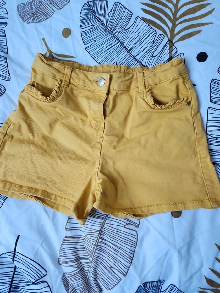 Short jaune 14 ans - photo numéro 2