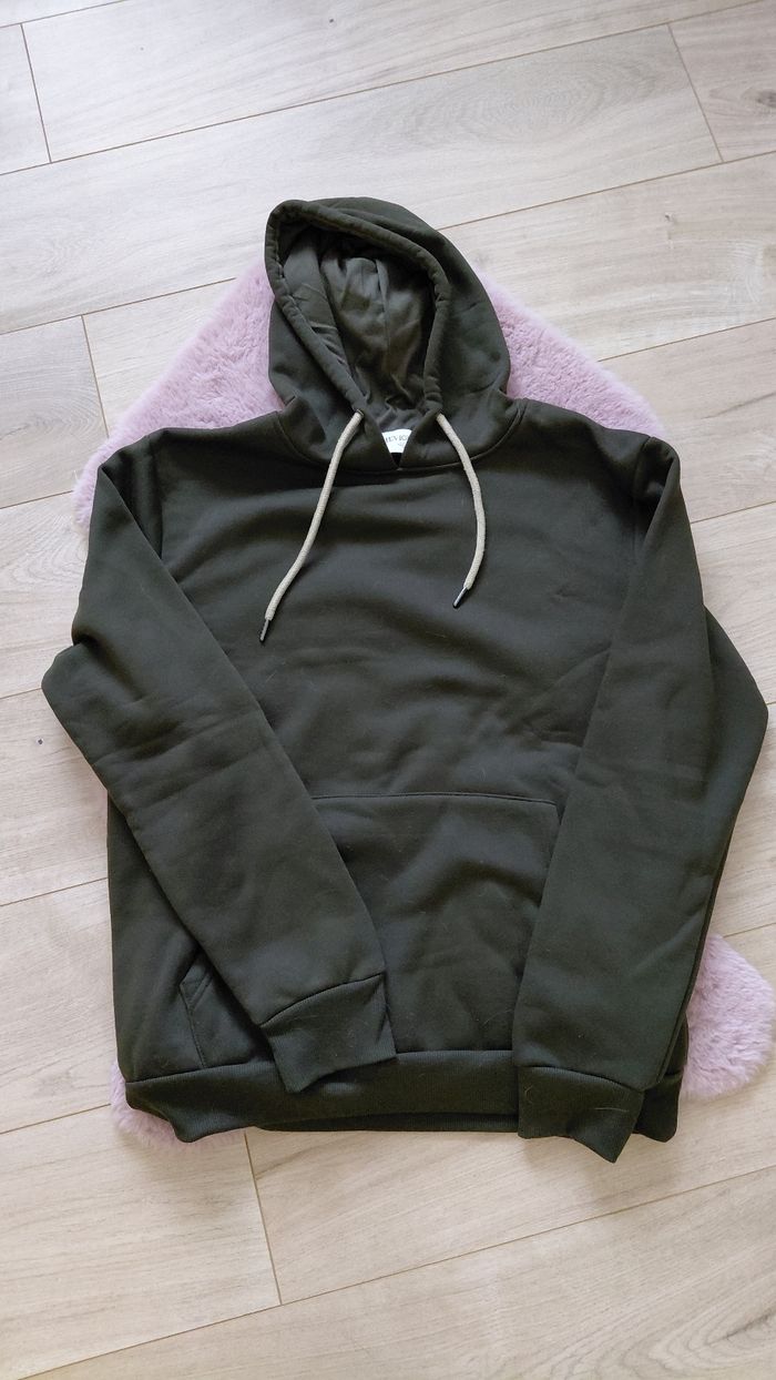 Pull à capuche Chevgnon neuf xl