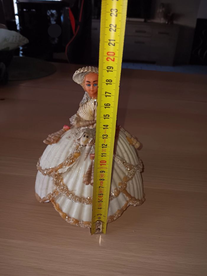 poupée  en coquillage - photo numéro 8