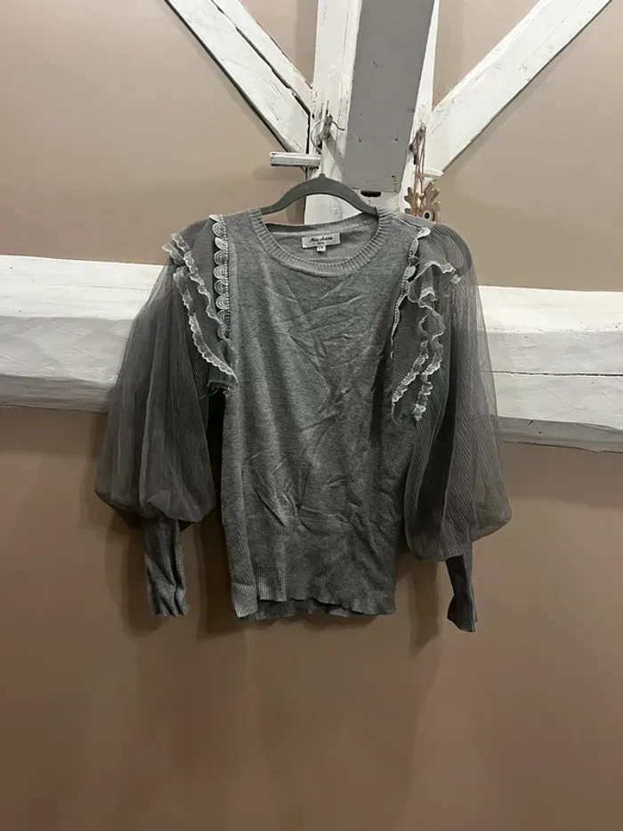 Pull légers à dentelle