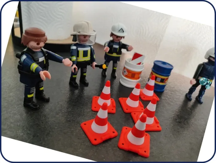 Lot playmobil/ pompier-police- voyou - photo numéro 3