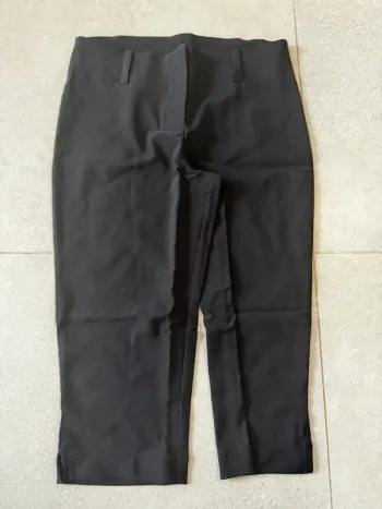 Pantalon court H&M, taille L, neuf 40x72cm