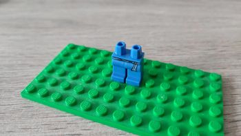 Hanches et jambes avec motif de ceinture 4650492 pièce détachée Lego #C06