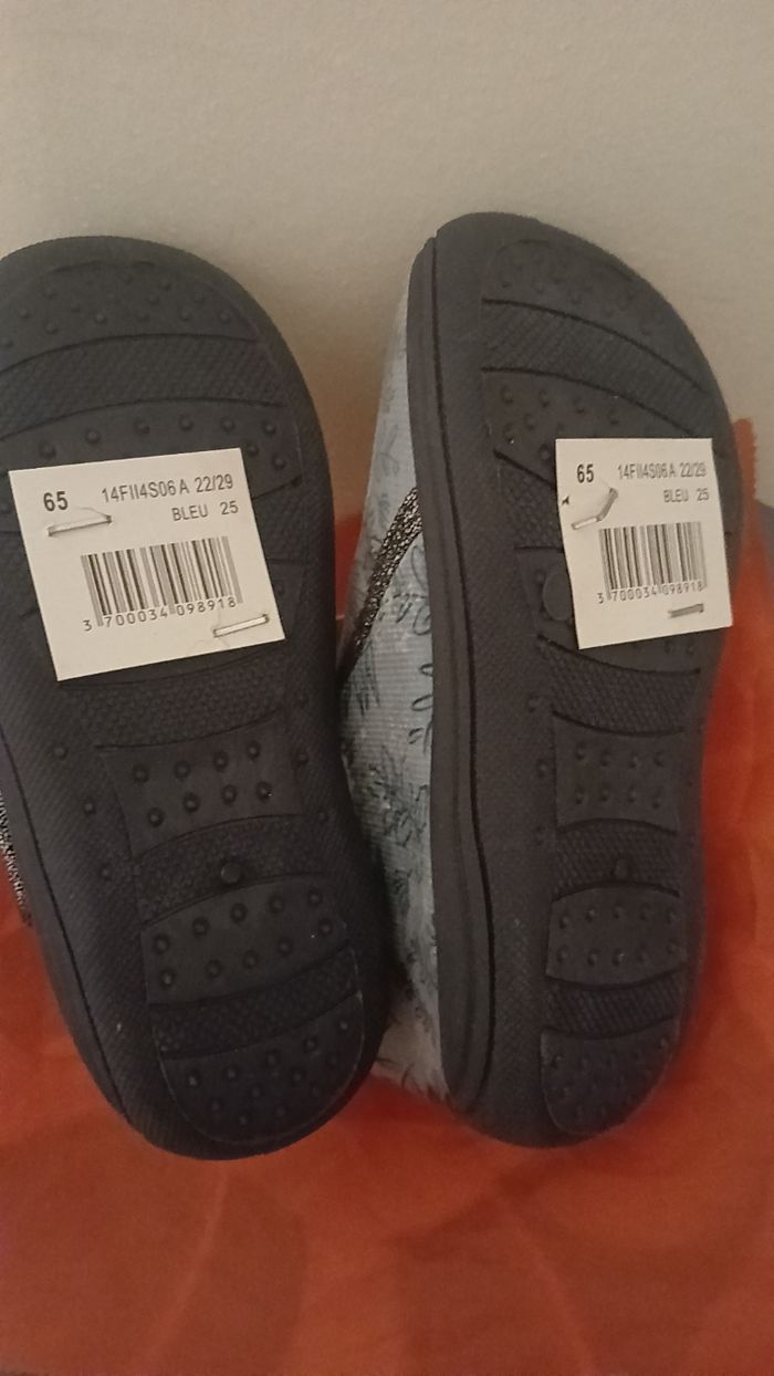 Chausson reine des neiges neuf - photo numéro 3