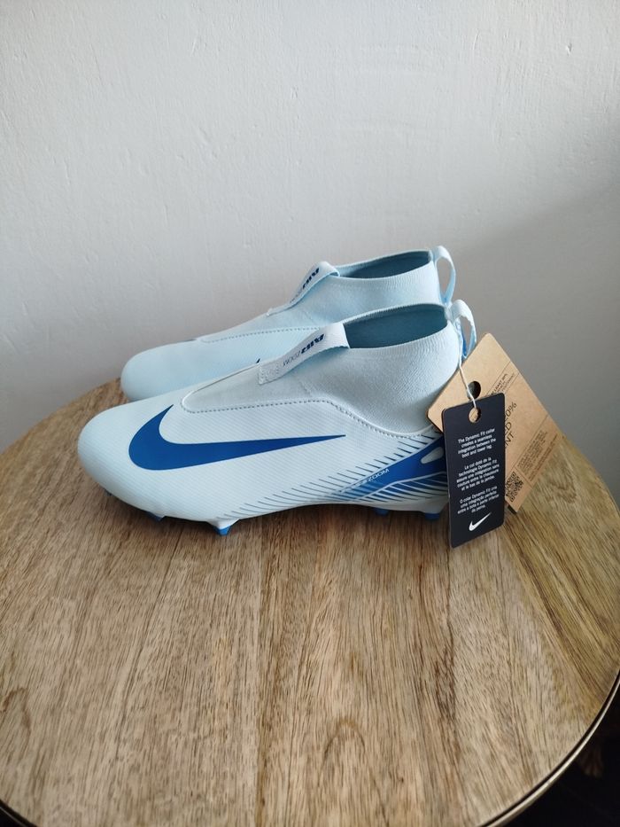 Crampons Nike 36,5 - photo numéro 4