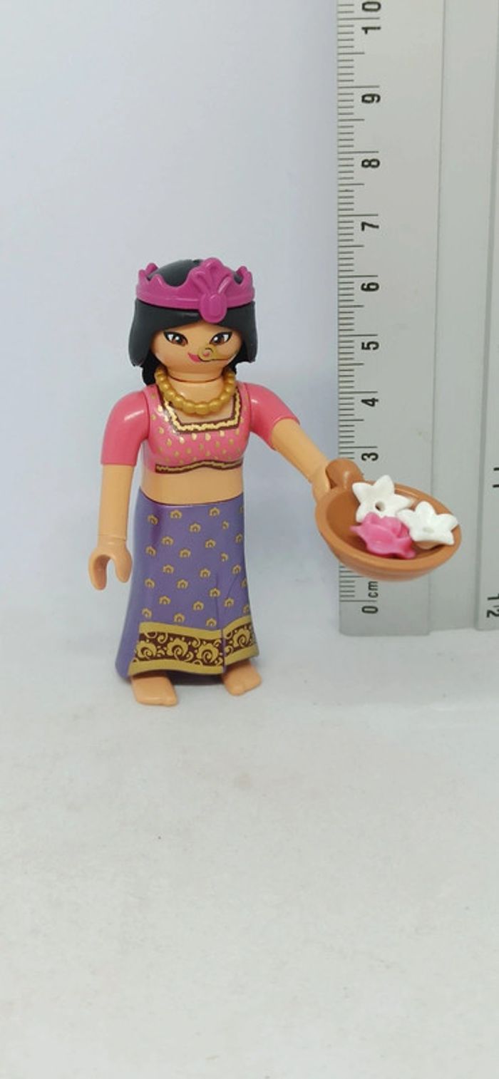 Femme princesse indienne avec fleurs playmobil