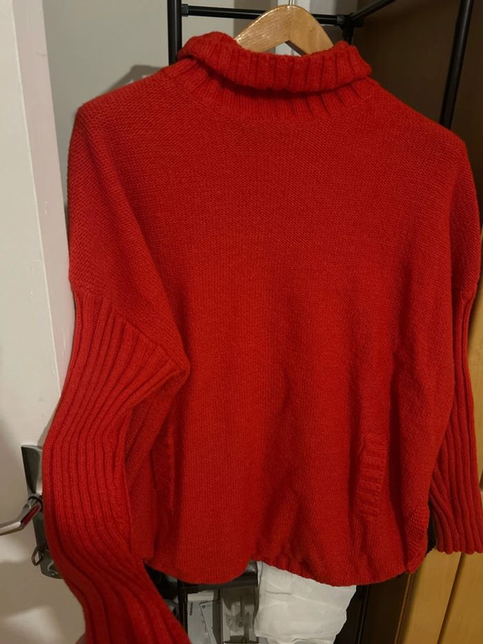 Pull de couleur rouge - photo numéro 2