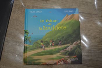 Livre happy meal mac Donald le volcan de la Soufrière
