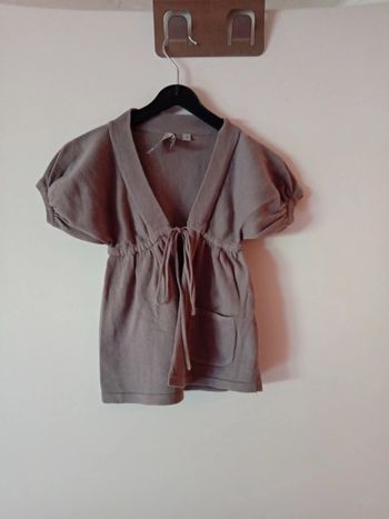Joli gilet gris. Taille 3 ans