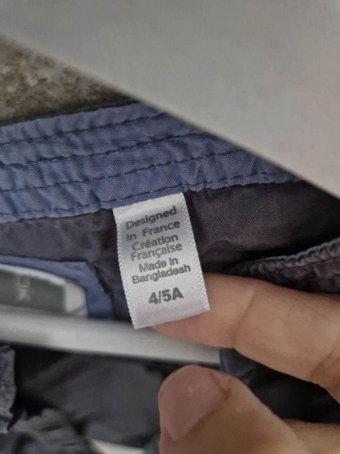 1 blouse tablier peinture dessin  gris avec motifs cœurs bleu taille -5 ans marque OKAIDI - photo numéro 2