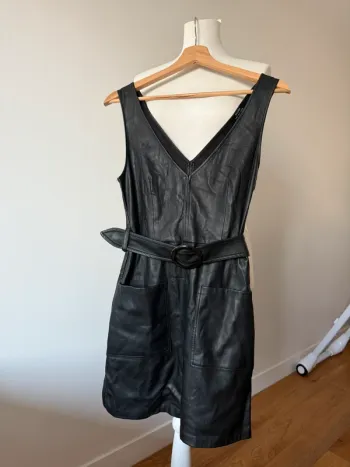 Jolie robe simili cuir S/36 Bershka