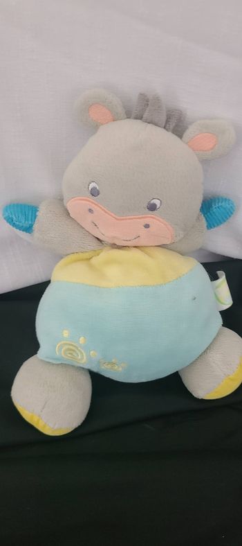 BABY SMILE DOUDOU GIRAFE GRIS JAUNE BLEU HOCHET