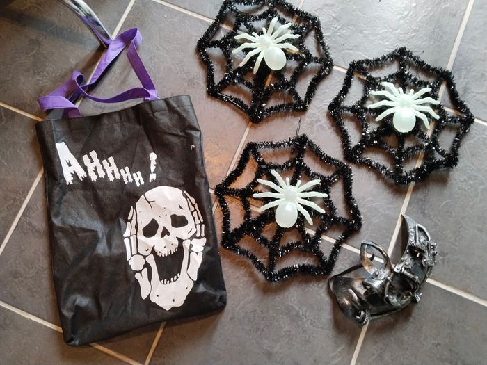 Lot Halloween déco+ masque+ sac