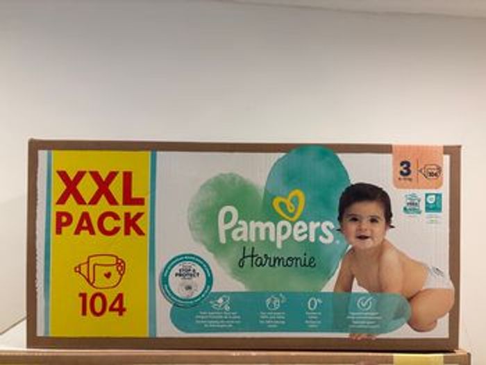 104 couches Pampers taille 3