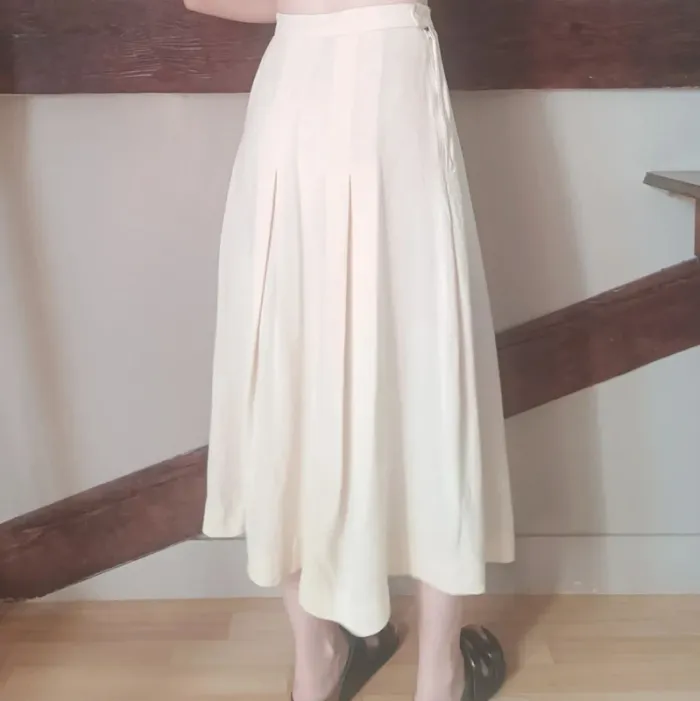 Jupe crème évasée à plis - photo numéro 3