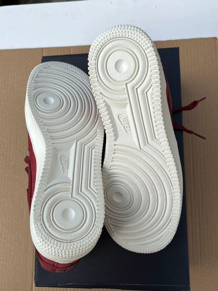 Basket Nike Air Force 1 PRM rouge bordeaux - photo numéro 11