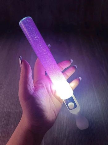 Bâton lumineux violet