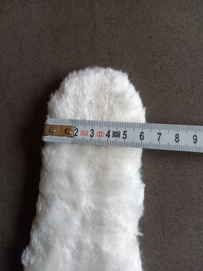 Semelles chaudes fourrure blanche neuves - photo numéro 7