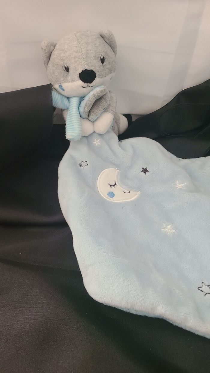 Doudou Renard POMMETTE mouchoir bleu lune et étoiles - photo numéro 3